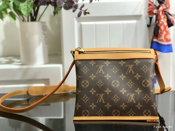 First bag VUITTON SLANTING LOUIS 0806